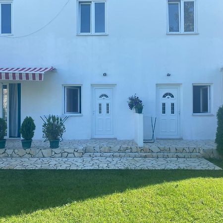 Apartments Vila Sara M Ulcinj Exteriör bild