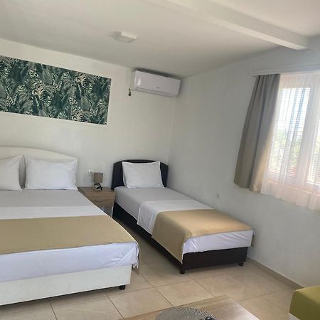 Apartments Vila Sara M Ulcinj Exteriör bild