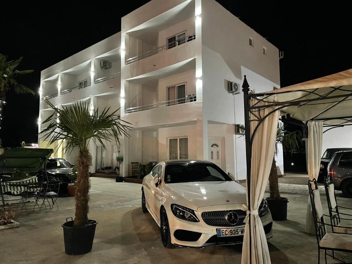 Apartments Vila Sara M Ulcinj Exteriör bild