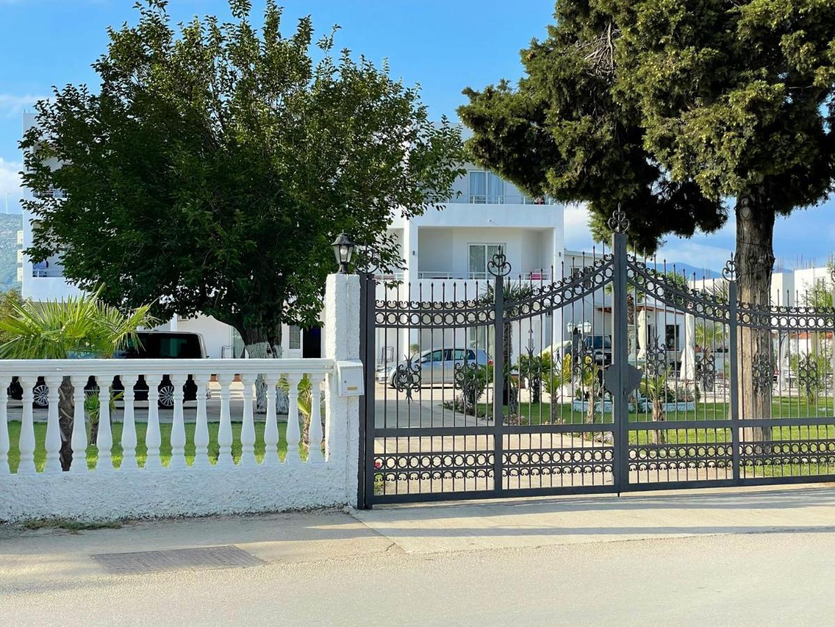 Apartments Vila Sara M Ulcinj Exteriör bild