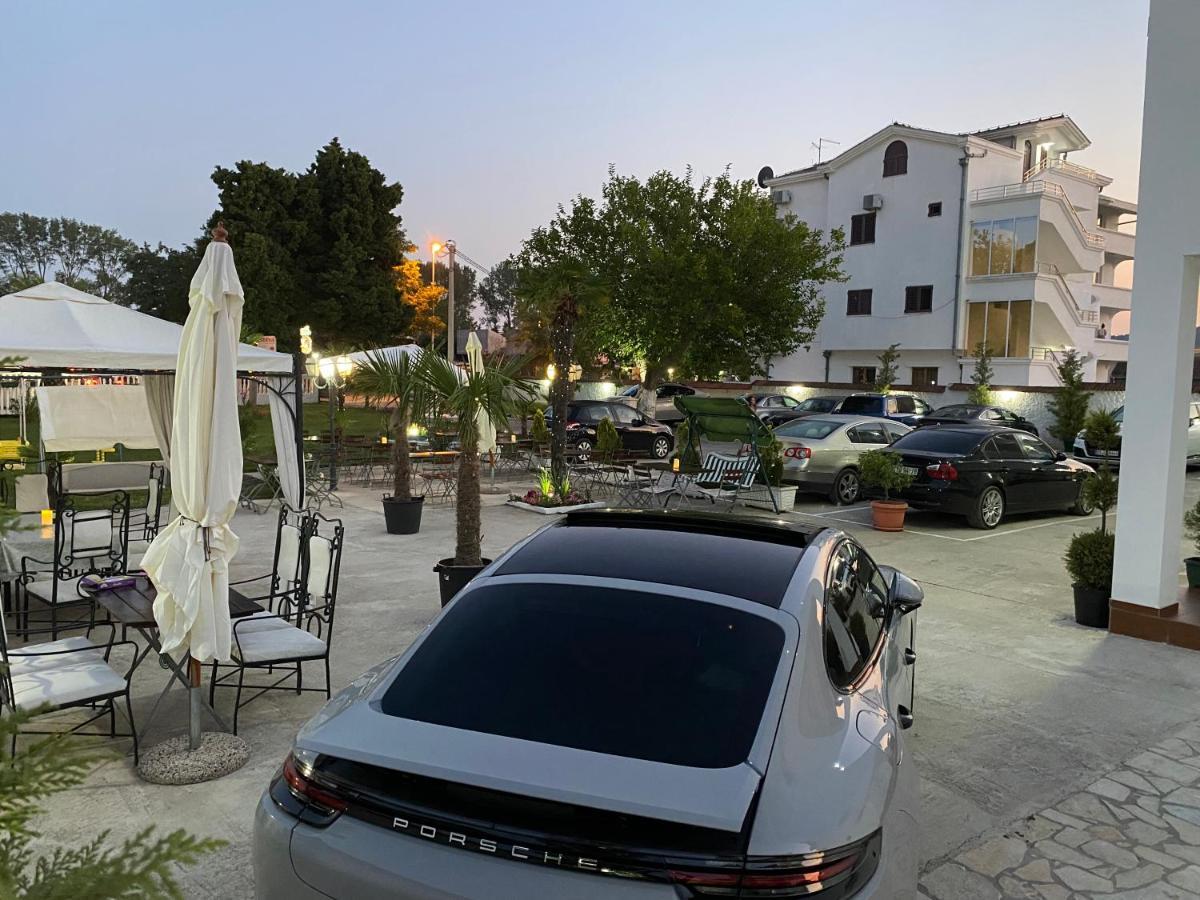 Apartments Vila Sara M Ulcinj Exteriör bild
