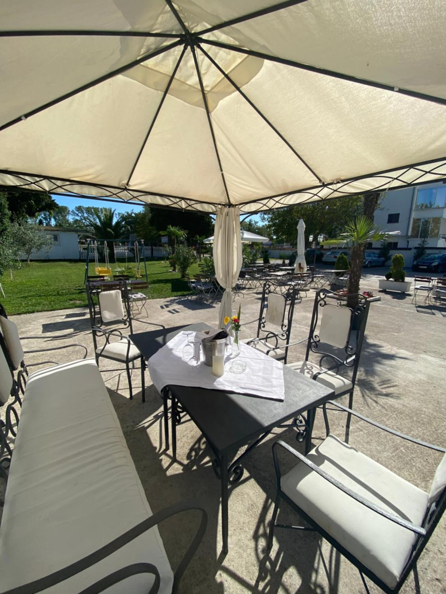 Apartments Vila Sara M Ulcinj Exteriör bild