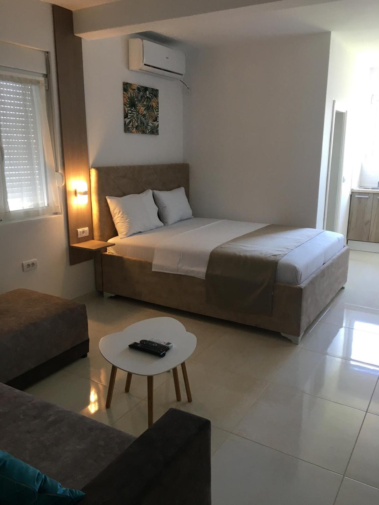 Apartments Vila Sara M Ulcinj Rum bild