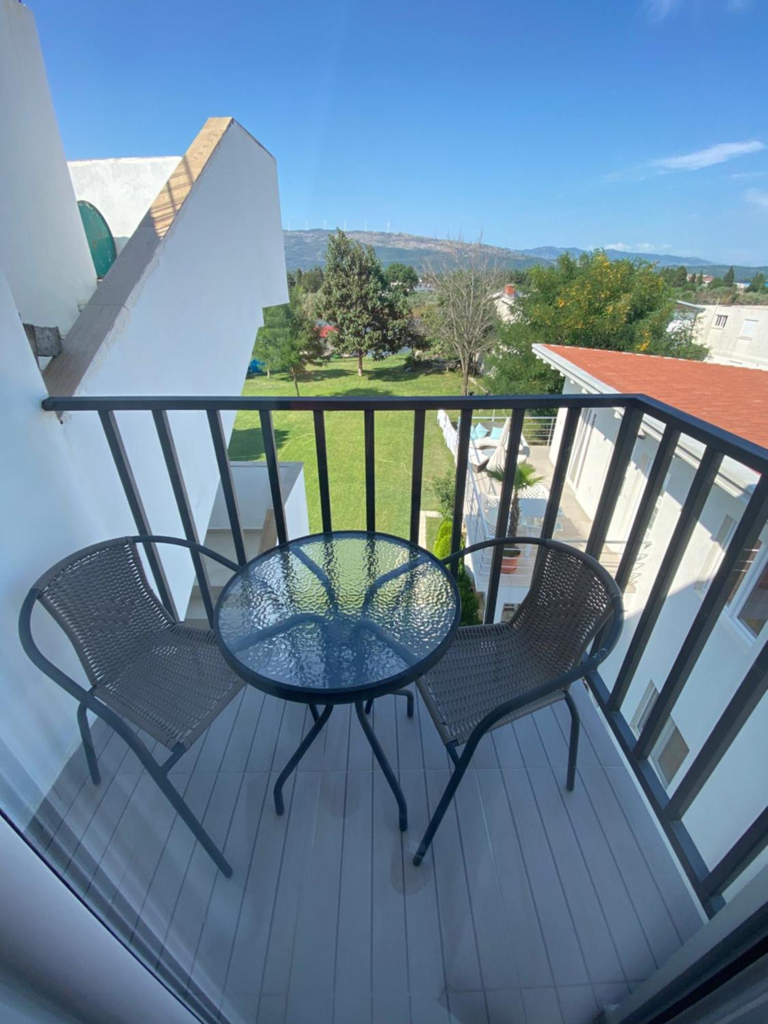 Apartments Vila Sara M Ulcinj Exteriör bild