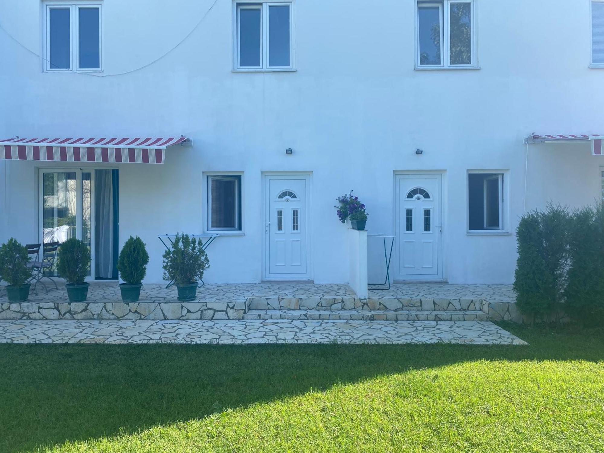 Apartments Vila Sara M Ulcinj Exteriör bild
