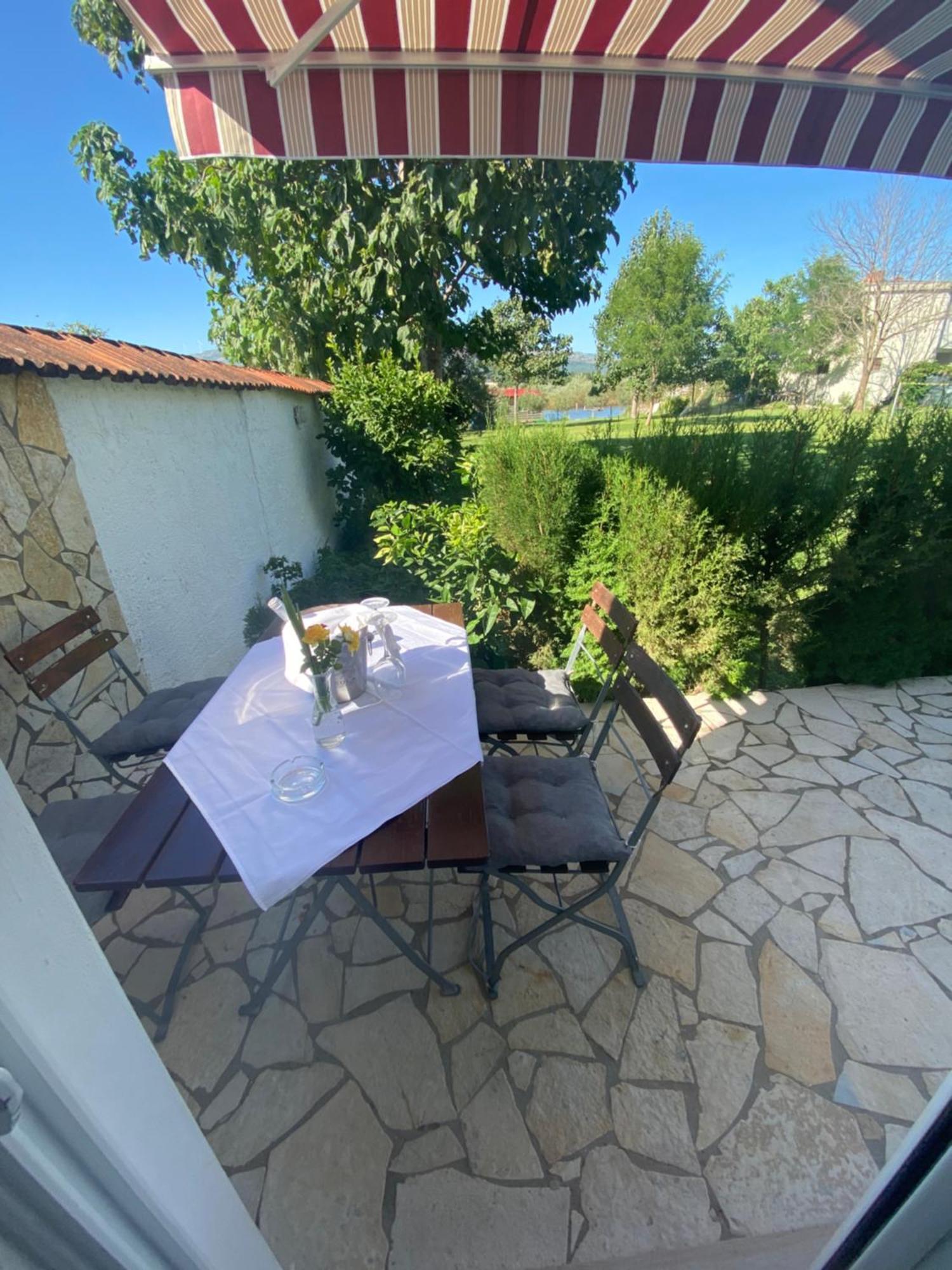 Apartments Vila Sara M Ulcinj Exteriör bild