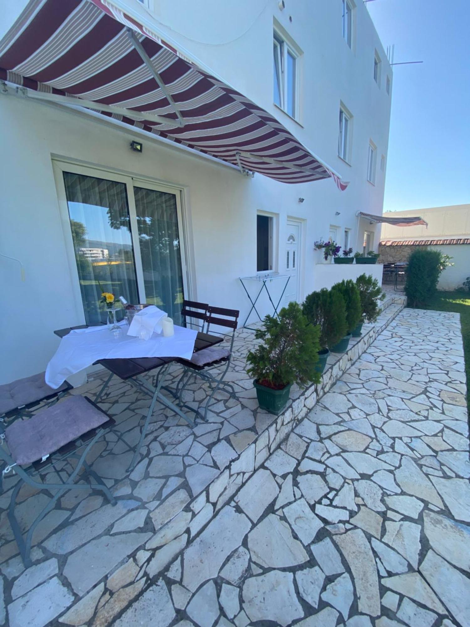 Apartments Vila Sara M Ulcinj Exteriör bild