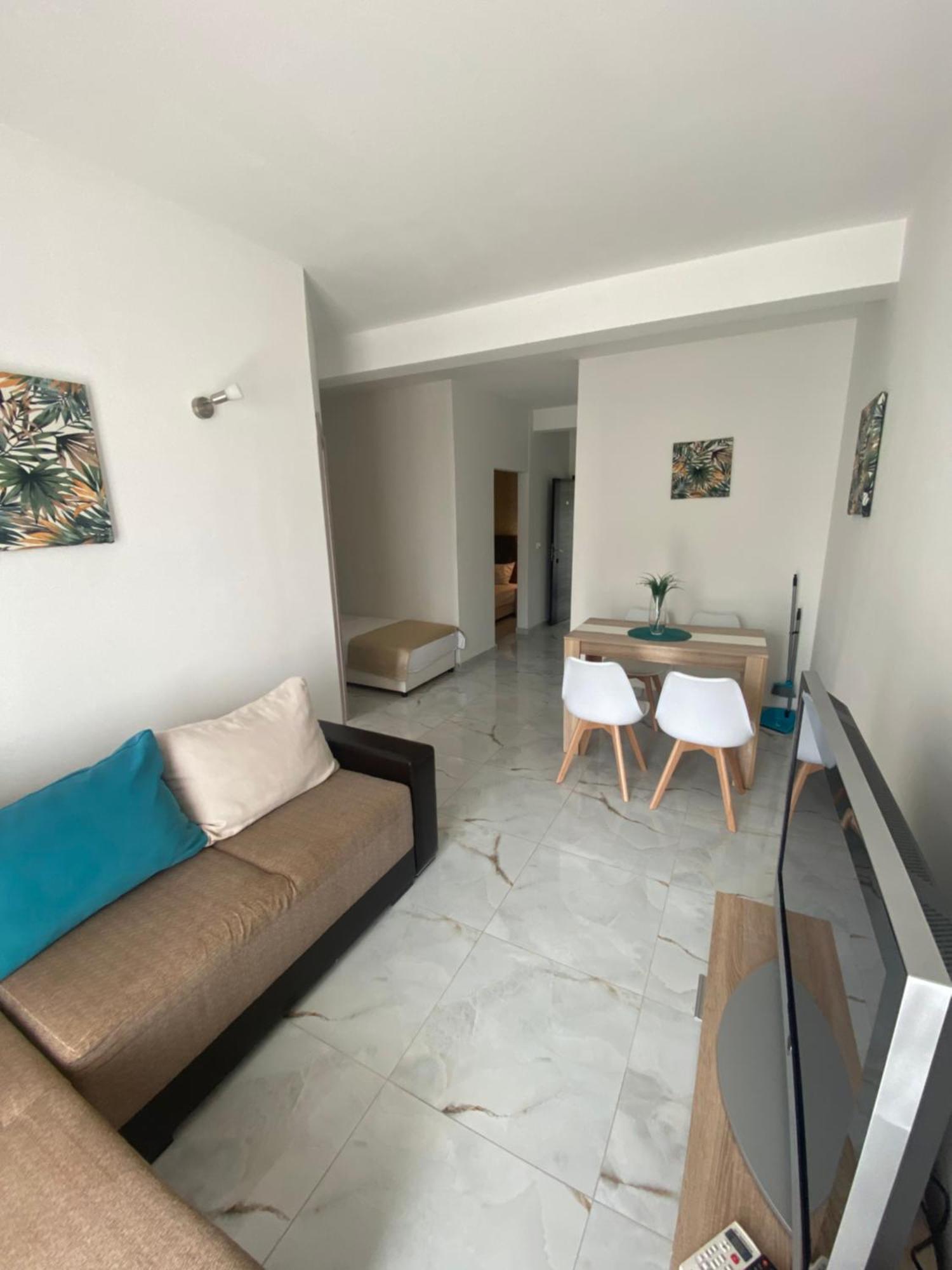 Apartments Vila Sara M Ulcinj Exteriör bild