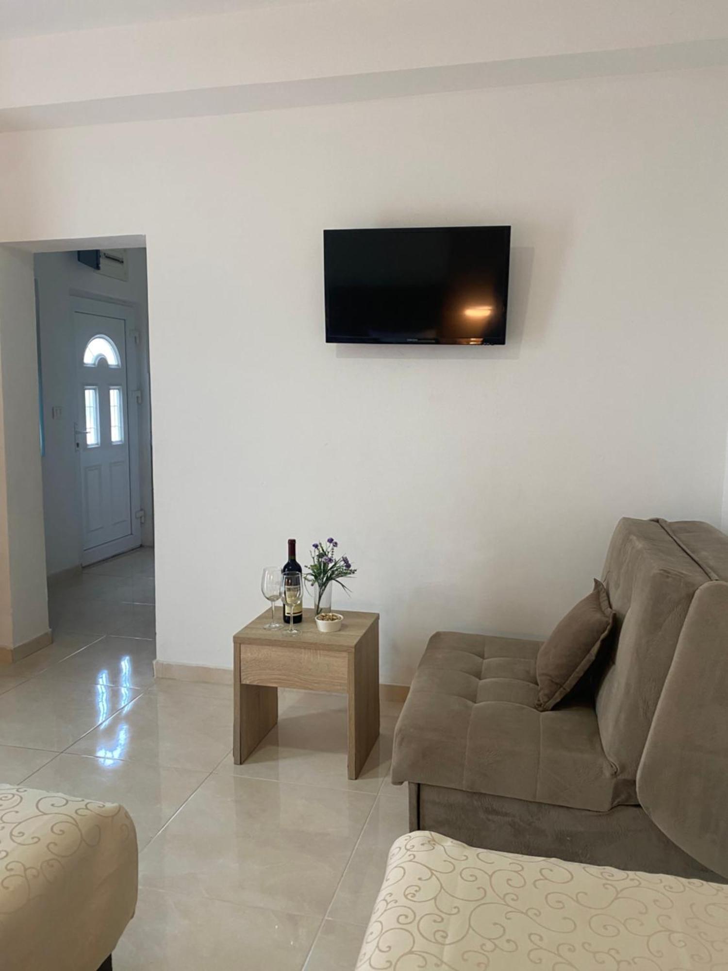Apartments Vila Sara M Ulcinj Exteriör bild
