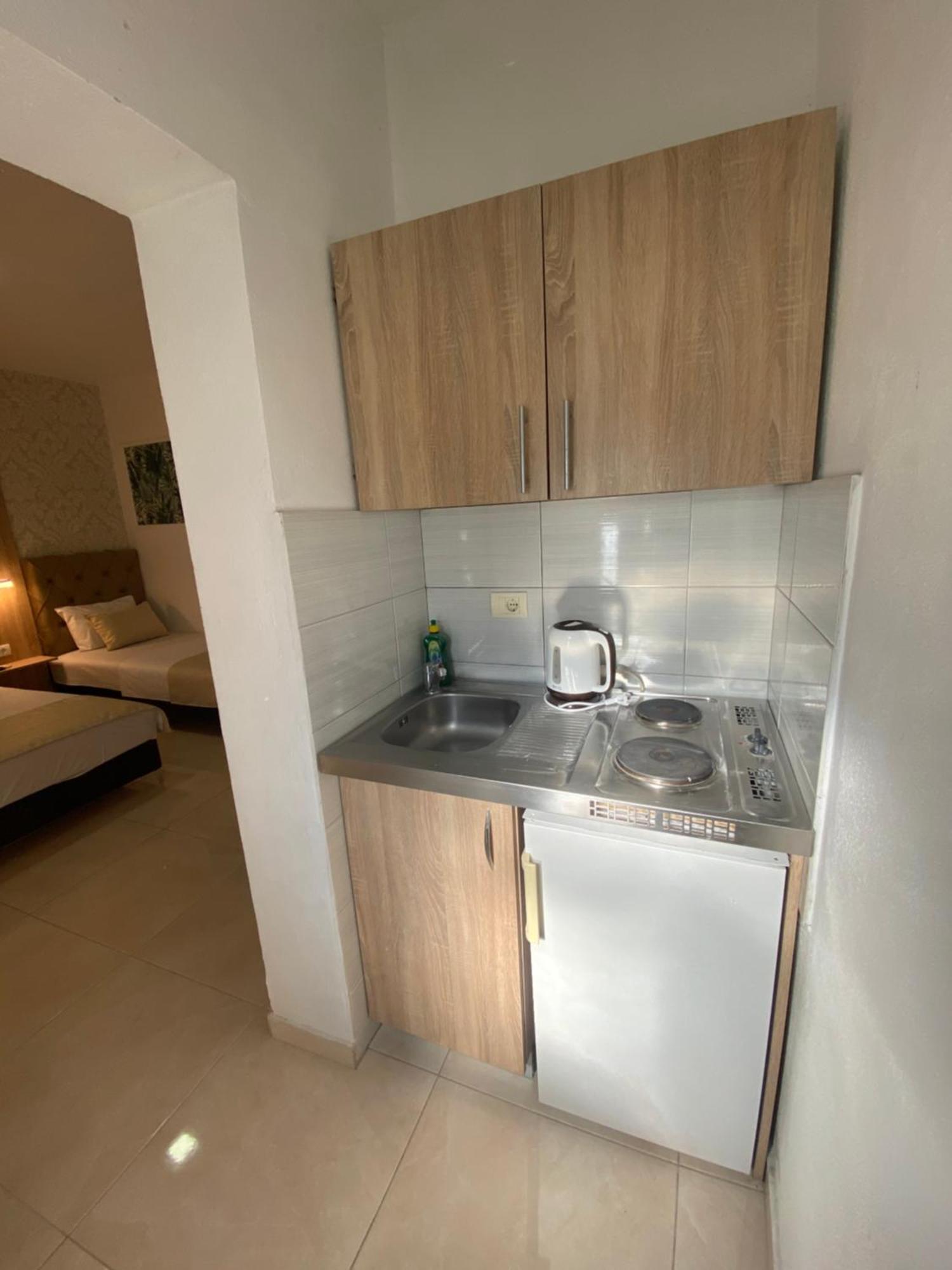 Apartments Vila Sara M Ulcinj Exteriör bild