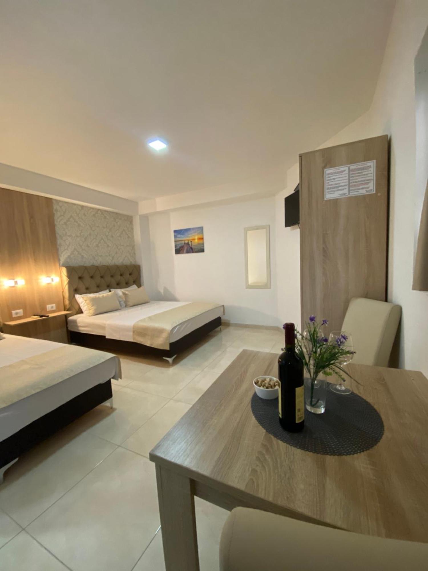 Apartments Vila Sara M Ulcinj Exteriör bild